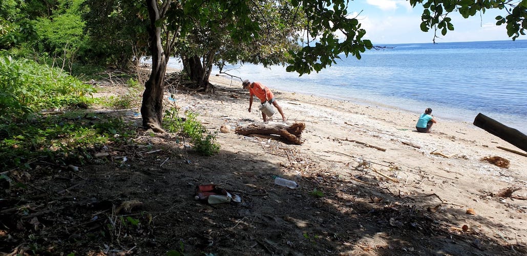BEACH CLEANING IN INDONESIA